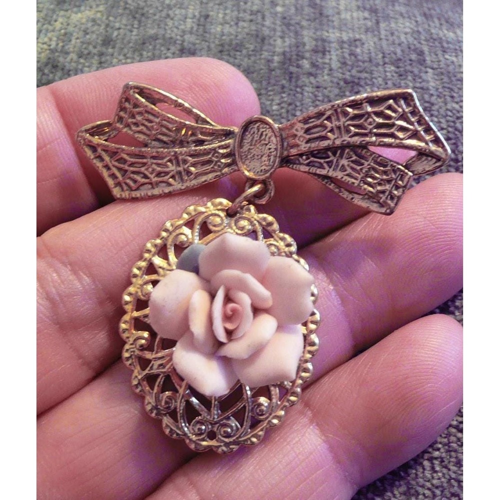 Vintage Gold Tone Filigree Bow Brooch, Pink Rose Dangle Pin, Victorian Revival - Picture 3 of 10